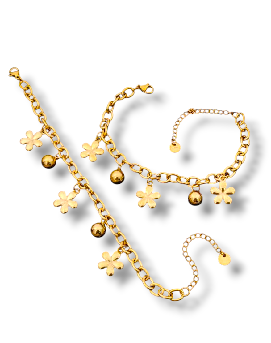 Chunky blossom charm