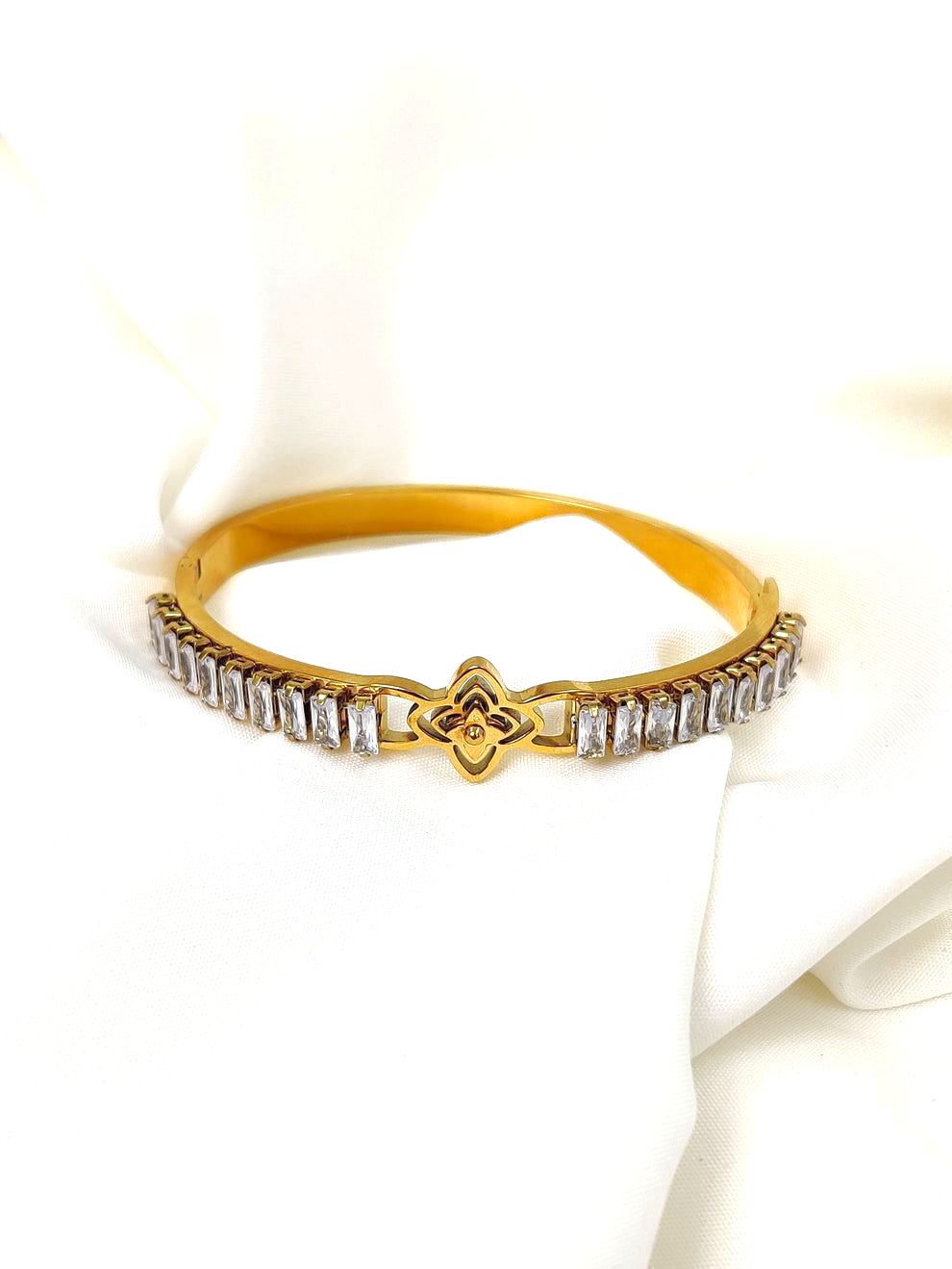 Stone Petal clover bracelet